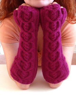 Queenofhearts_botharms_small2