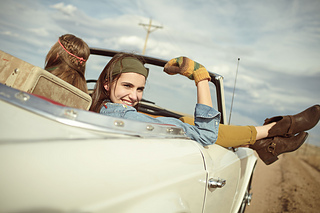 Mustang-mittens_small2