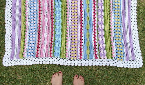 Fantasy_abc_borde_feet_medium