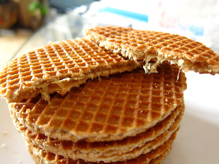 Stroopwafel-syrup-caramel-waffle_small2