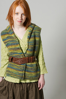 Nimbus_fitted_vest_faux_hood_05_small2