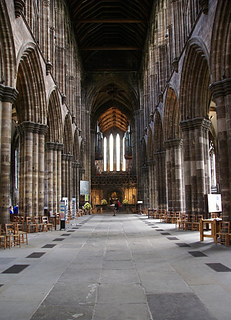 Glasgow_cathedral_nave_small2