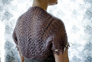 Easy_breezy_shoulder_shrug_4_caroline_maasing_small2