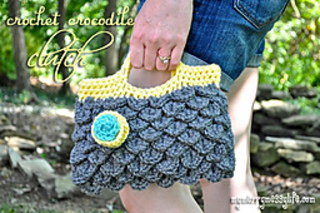 Crochet-crocodile-clutch_small2