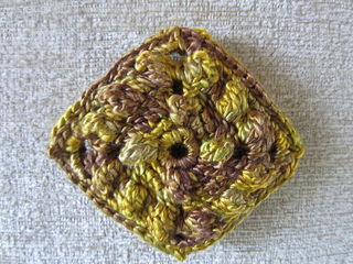 Holiday_gold_necklace1_small2