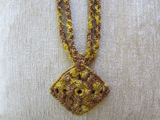 Holiday_gold_necklace7_small2