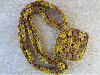 Holiday_gold_necklace5_small2