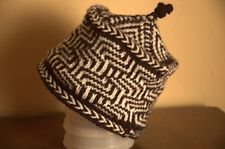 Maze-chevron-hat_small2