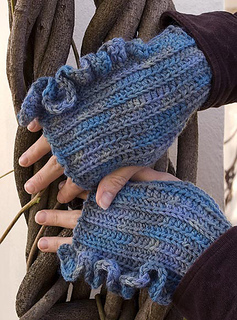 Ruffled-crochet-wristlet-for-rav_small2