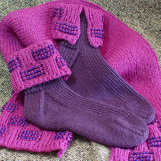 A133-dsc01508-sockslyingflat-50_small2