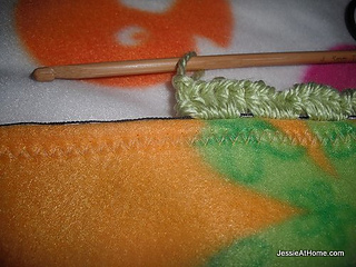 Crochet-on-boarder_small2