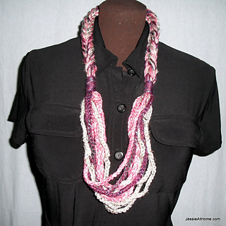 Free-crochet-pattern-chain-necklace_by_jessie-at-home_small2