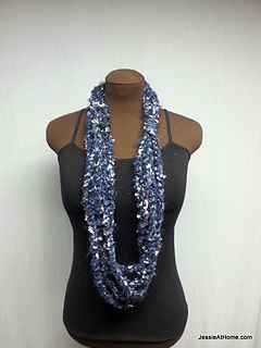 Long-blue-simple-chain-stitch-necklace_small2