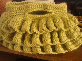 Ravelry: Bella Ruffled Bag pattern by bobwilson123