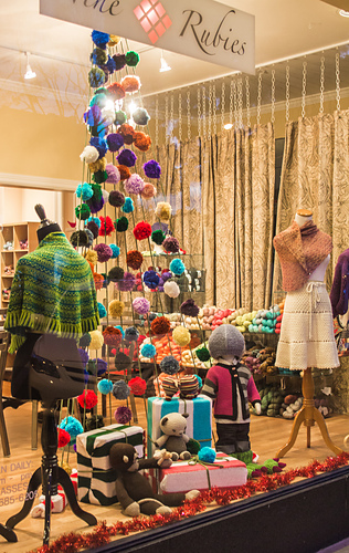Knit_christmas_window_display_3_medium