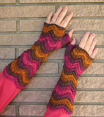 Hummingbird_duchess_mitts_1_small
