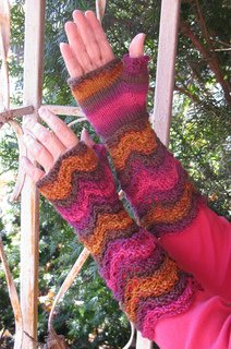 Hummingbird_duchess_mitts_2_small2