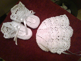 Booties_and_bonnet_small2