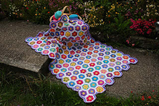 African_flower_hexagon_throw_forums_small2