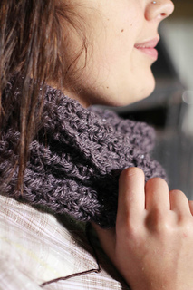 Roxanne_crochet_cowl_1_small2