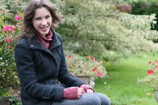 Cable_and_lace_cowl__mittens_small2
