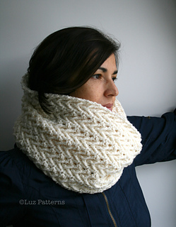 Cream_lace_cowl_118_2_small2