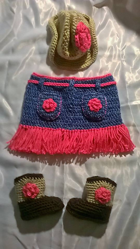 Cowboy_set_pink_flower_skirt_back_medium