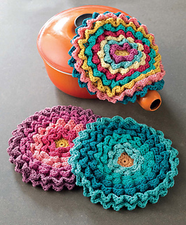 Crochet_at_home_-_blooming_pot_holders_beauty_shot_small2