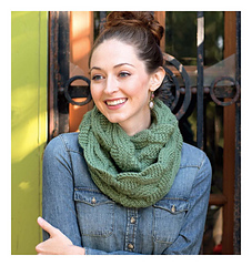 Scarf_style_2_-_cable-y_cowl_beauty_shot_small