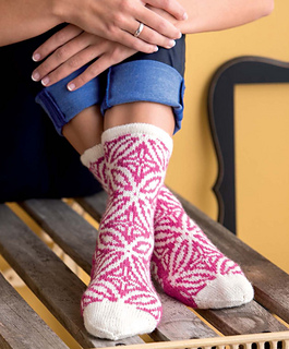 Op-art_socks_-_alhambra_beauty_shot_small2