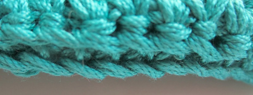 Diagonal_bobbles_clutch_side_seams_medium