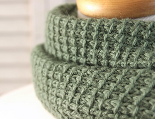 Knitting_pattern_textured_cowl_small2