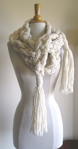 Rapunzel_scarf_white_003_medium
