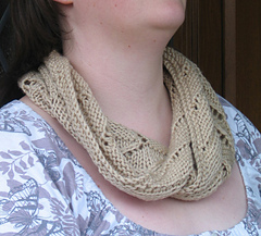 Spiraling_moebius_cowl1_small