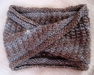 Twist_turn-design_2-the_cowl_small2