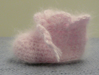 F339_angora_crochet_booties_small2