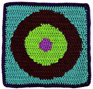 Reversible_color_crochet_-_bulls-eye_block_beauty_shot_small2