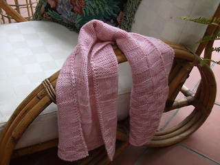 Pink_shawl__reading__dscf0303_small2