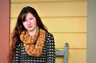 Sm_twisted_sellwoodcrochetedcowl-1_small2