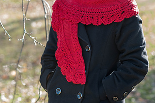 Red_scarf_outside_small2