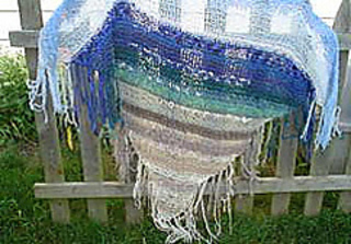 Ocean_breeze_shawl_on_fence_small2