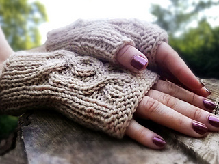 Cabled_handsies_shiri_designs_main_small2