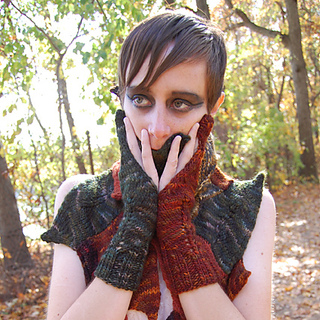 Druidess_gloves_shiri_designs_nov_2011_ohmy_small2