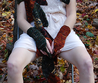 Druidess_gloves_shiri_designs_nov_2010_crotch_small2