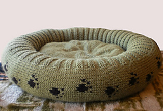Dog_cat_bed_shiri_designs_02_11_emptybed_small2