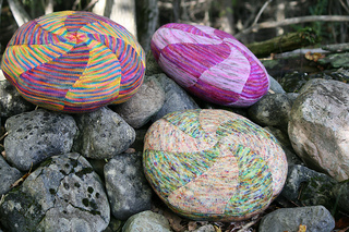 Candy_swirl_pillows_koigu_mag2_11_11_rocks_small2