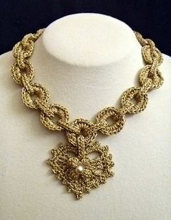 Charmed_heart_necklace_small2
