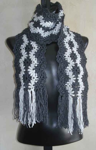 Lacy_striped_scarf_500_medium
