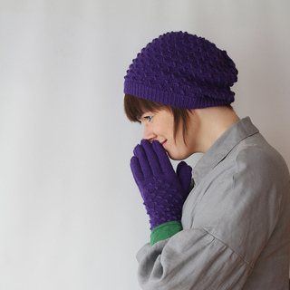 Medusa_hat_and_gloves_side_square_small2