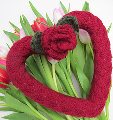 Red_rose_heart_cropped_small